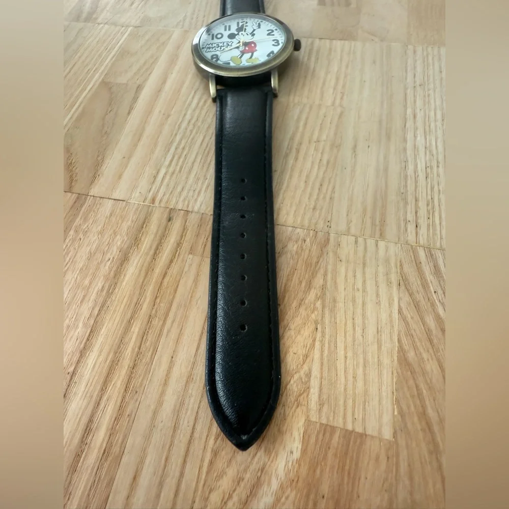 Disney mens Mickey Mouse watch NEW BATTERY